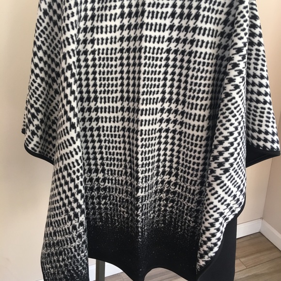 Shawl/wrap - Picture 2 of 8